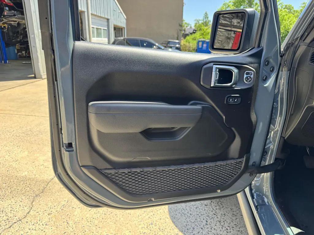 new 2025 Jeep Gladiator car, priced at $39,055
