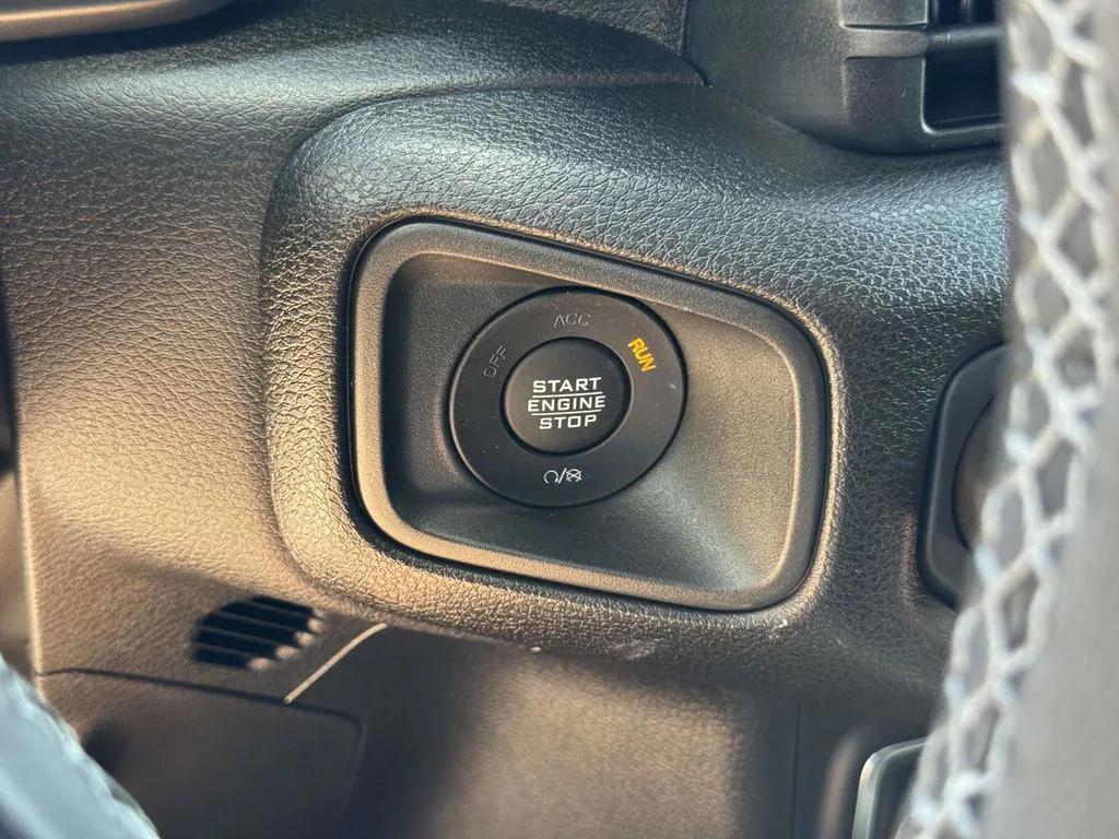 new 2025 Jeep Gladiator car, priced at $39,055