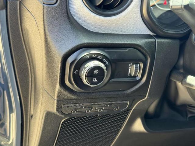 new 2025 Jeep Gladiator car, priced at $41,402
