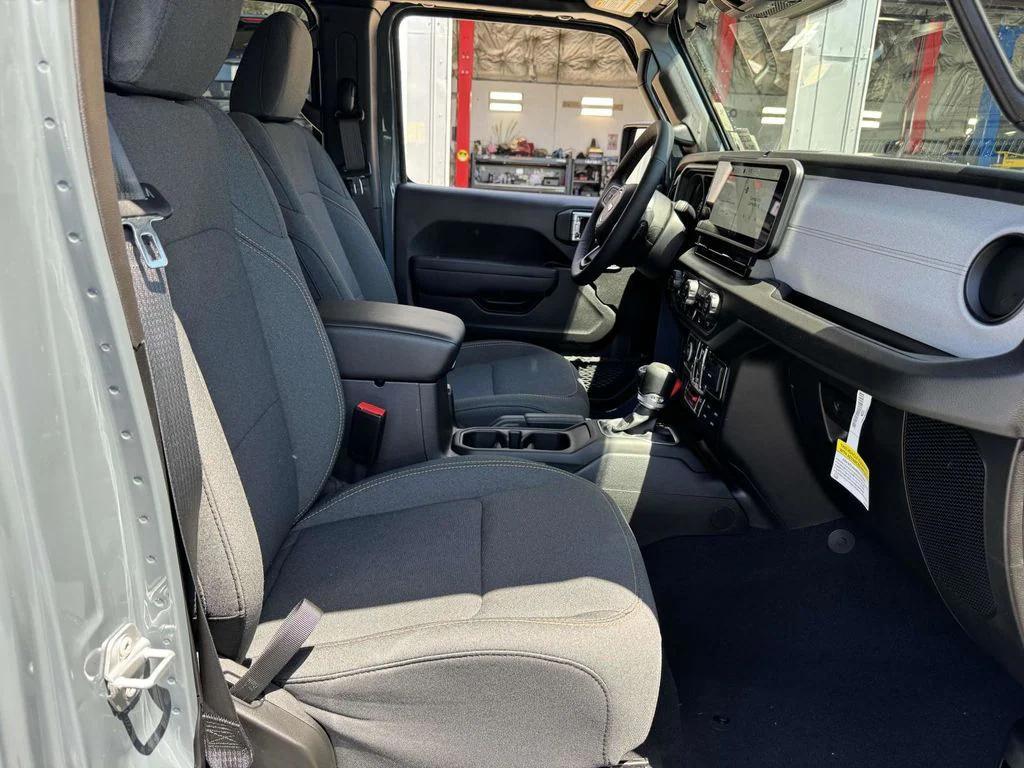 new 2025 Jeep Gladiator car, priced at $39,055