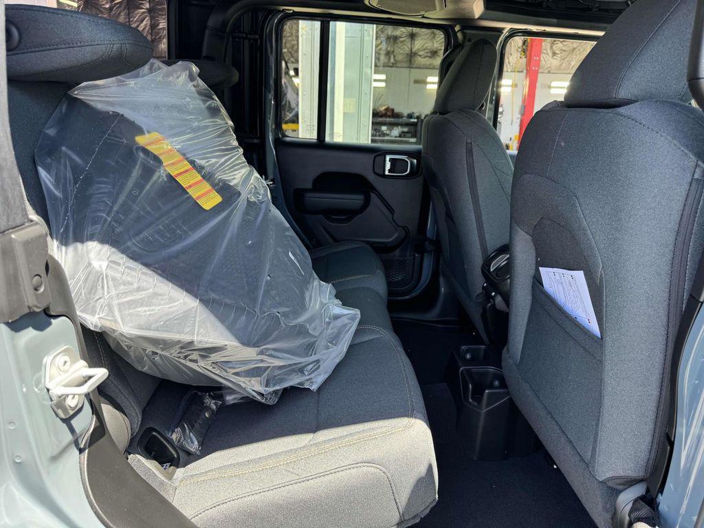 new 2025 Jeep Gladiator car, priced at $39,055