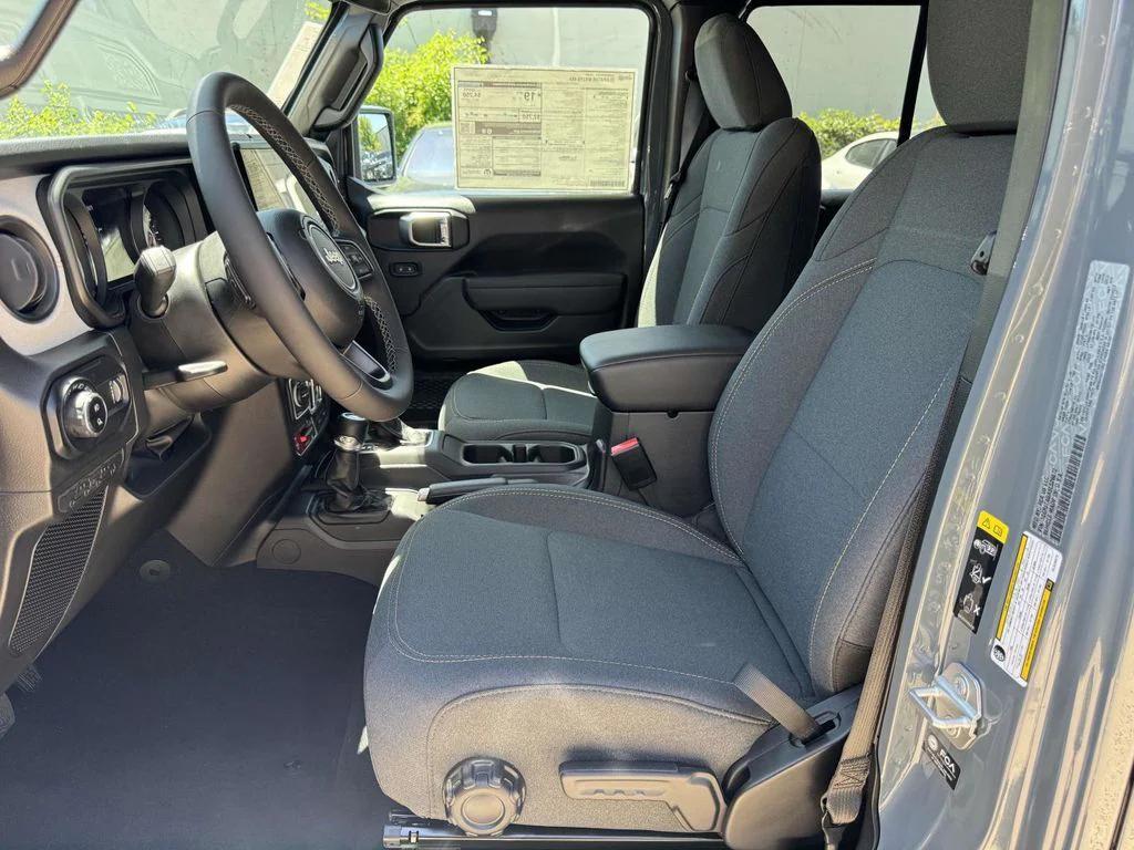 new 2025 Jeep Gladiator car, priced at $39,055