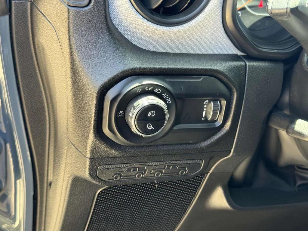 new 2025 Jeep Gladiator car, priced at $39,055