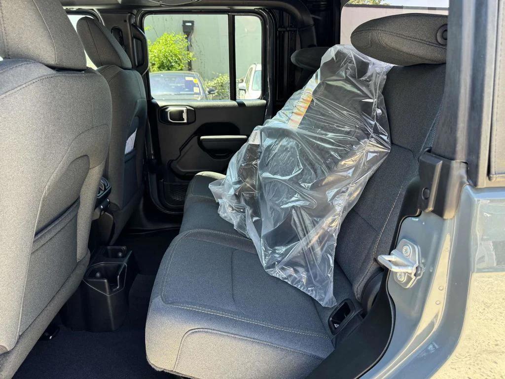 new 2025 Jeep Gladiator car, priced at $39,055