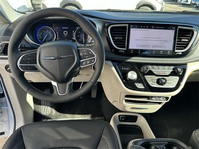 new 2024 Chrysler Pacifica car, priced at $39,021