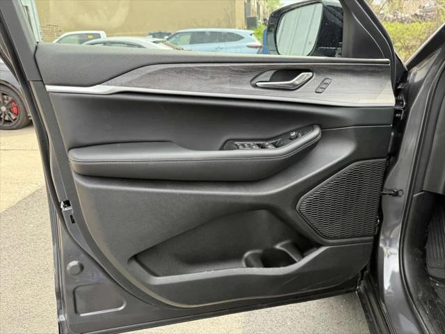 new 2025 Jeep Grand Cherokee car, priced at $43,955