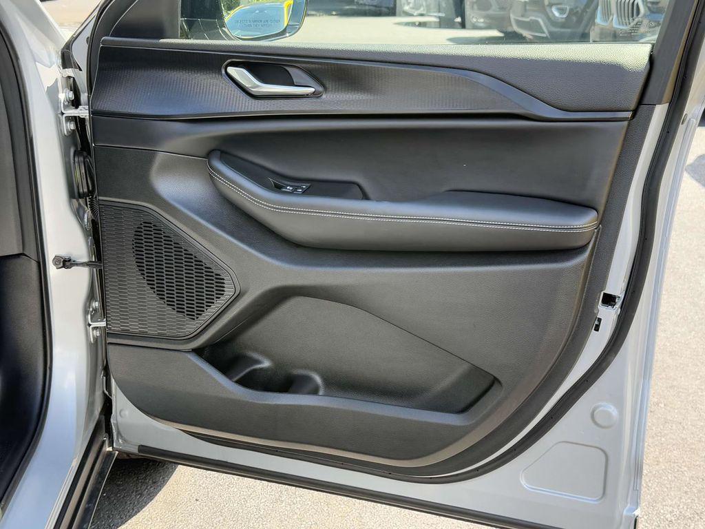 used 2025 Jeep Grand Cherokee car, priced at $35,000