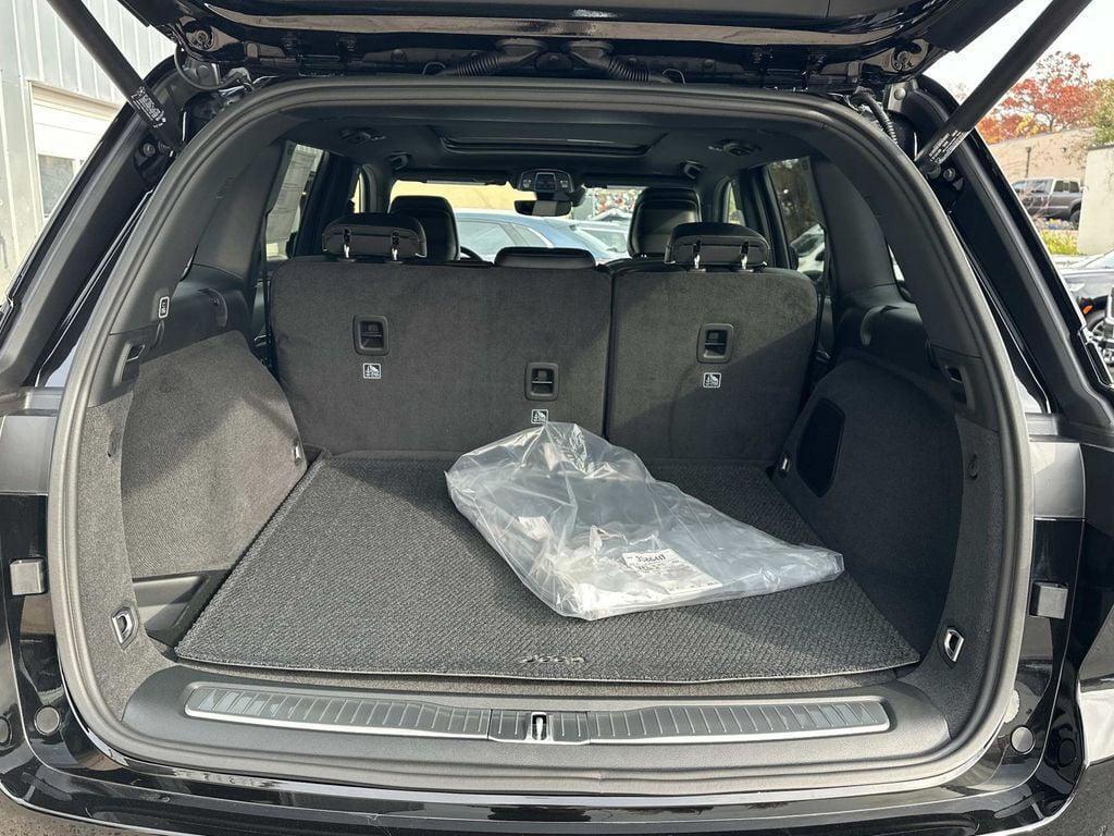 new 2025 Jeep Grand Cherokee car, priced at $53,770