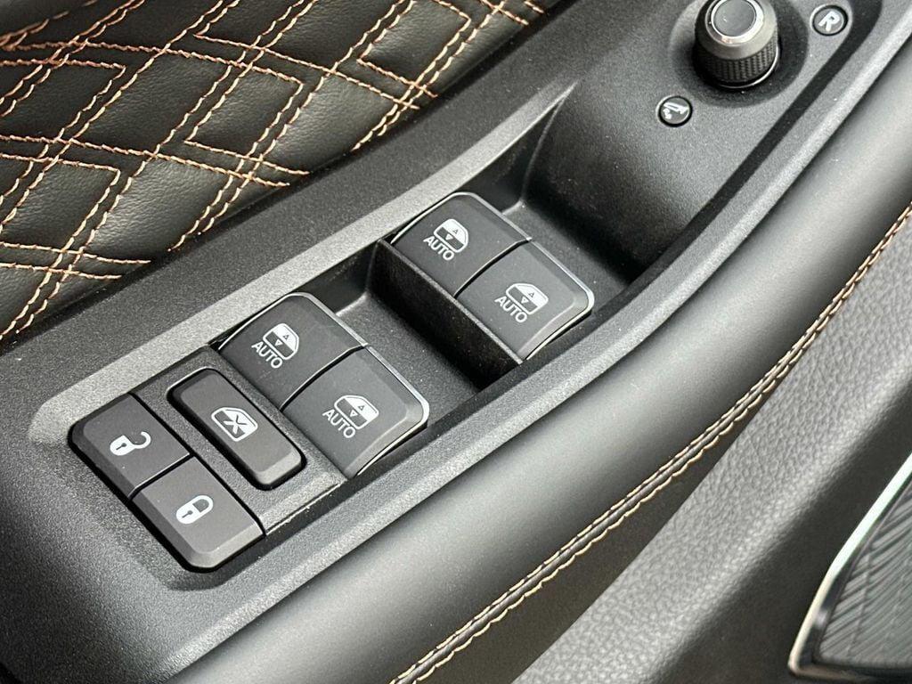 new 2025 Jeep Grand Cherokee car, priced at $53,770