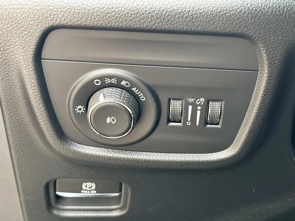 new 2025 Jeep Grand Cherokee car, priced at $53,770