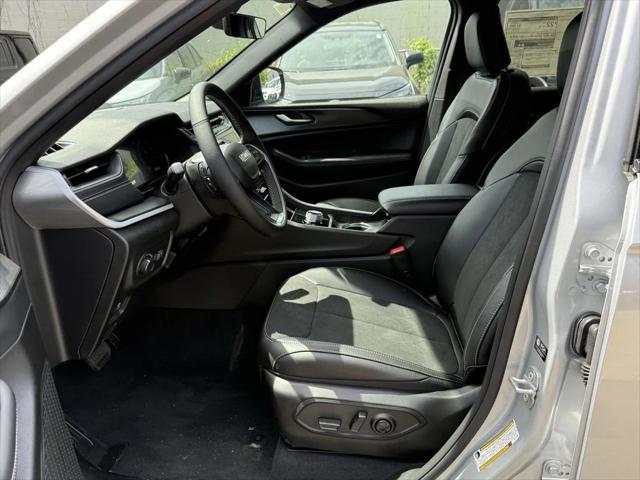 new 2025 Jeep Grand Cherokee car, priced at $38,060