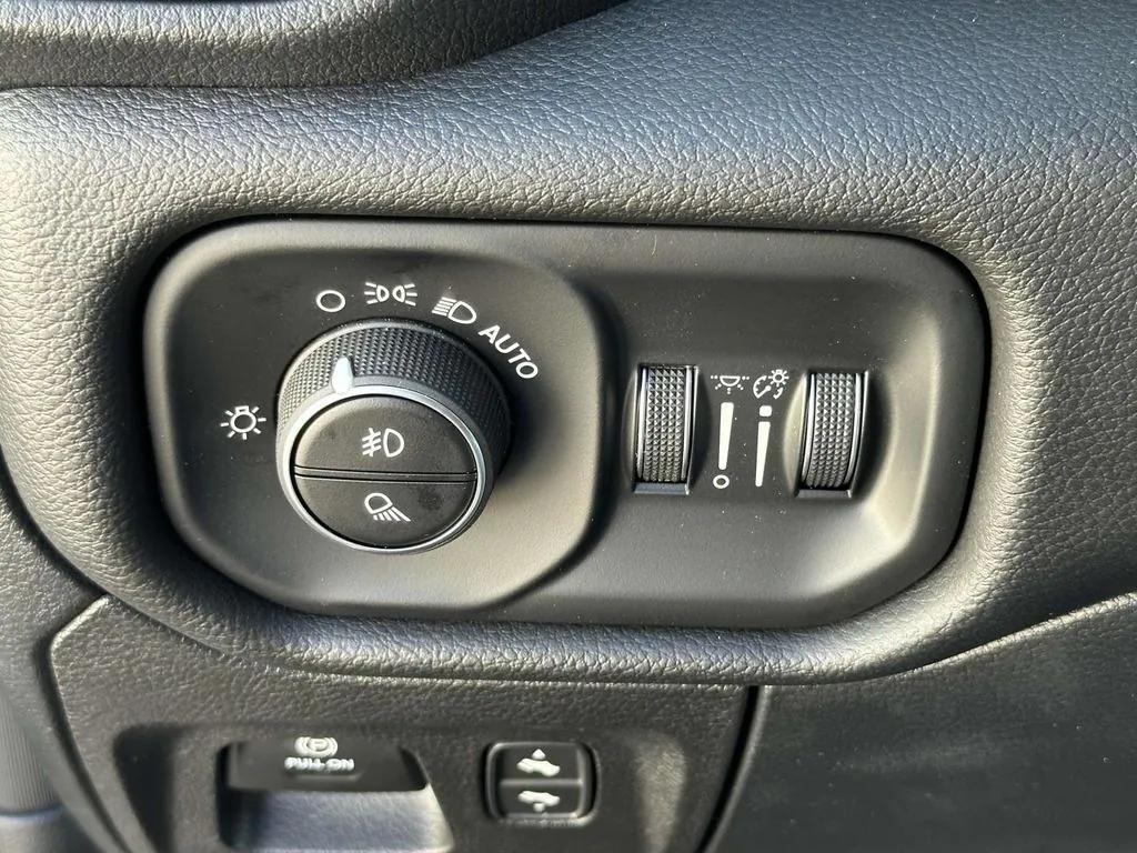new 2025 Ram 1500 car, priced at $54,642