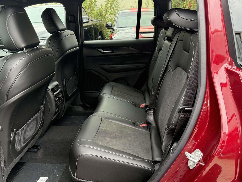 new 2025 Jeep Grand Cherokee car, priced at $39,830