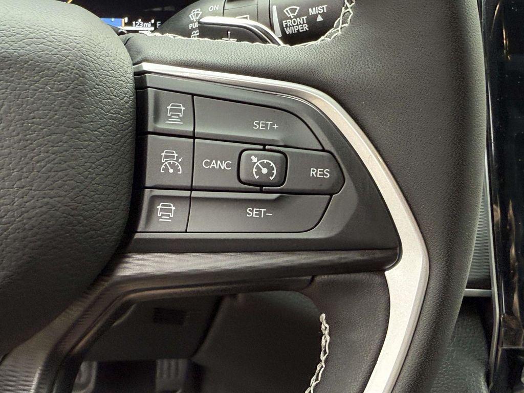 new 2025 Jeep Grand Cherokee car, priced at $39,830