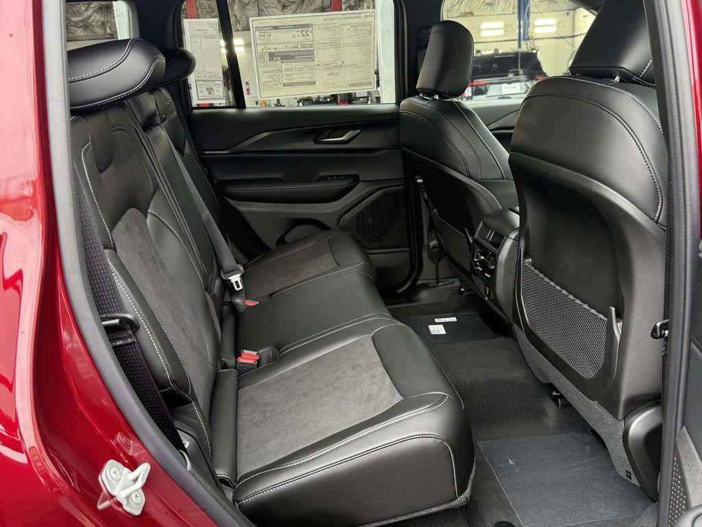 new 2025 Jeep Grand Cherokee car, priced at $39,830