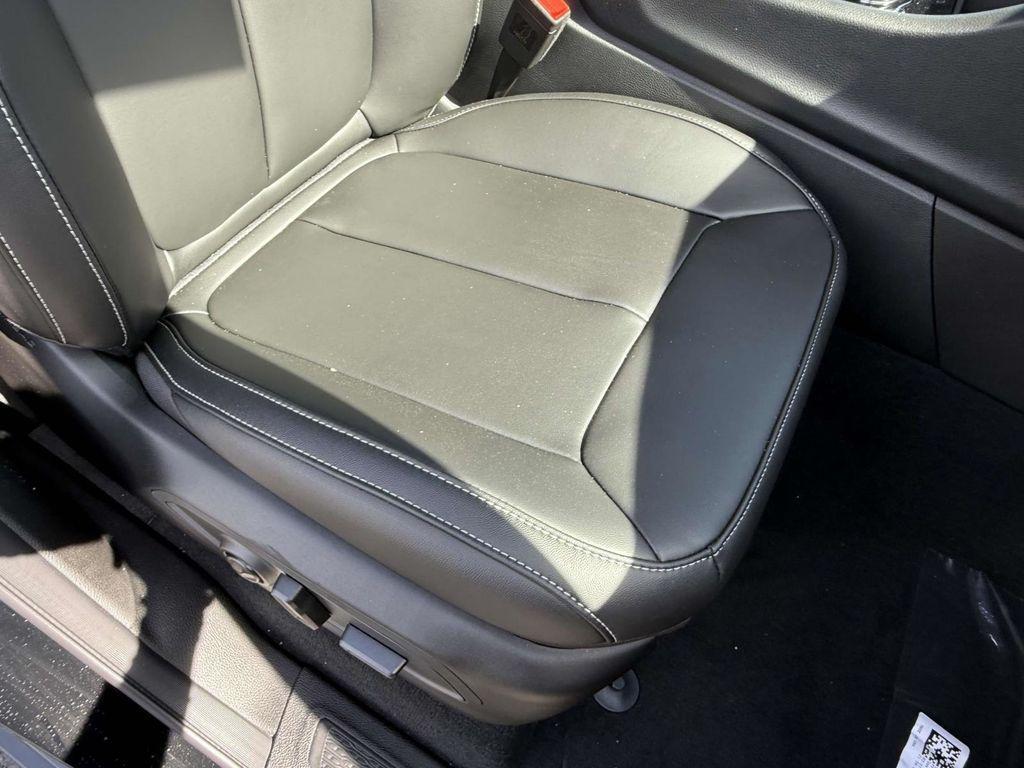 new 2025 Jeep Grand Cherokee car, priced at $41,752