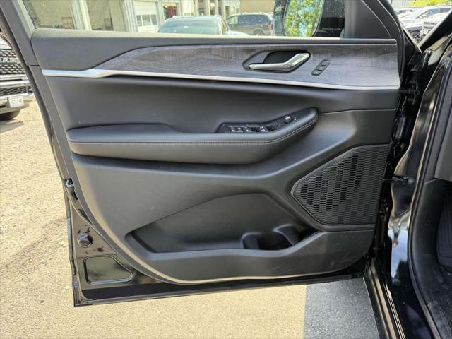 new 2025 Jeep Grand Cherokee car, priced at $40,638