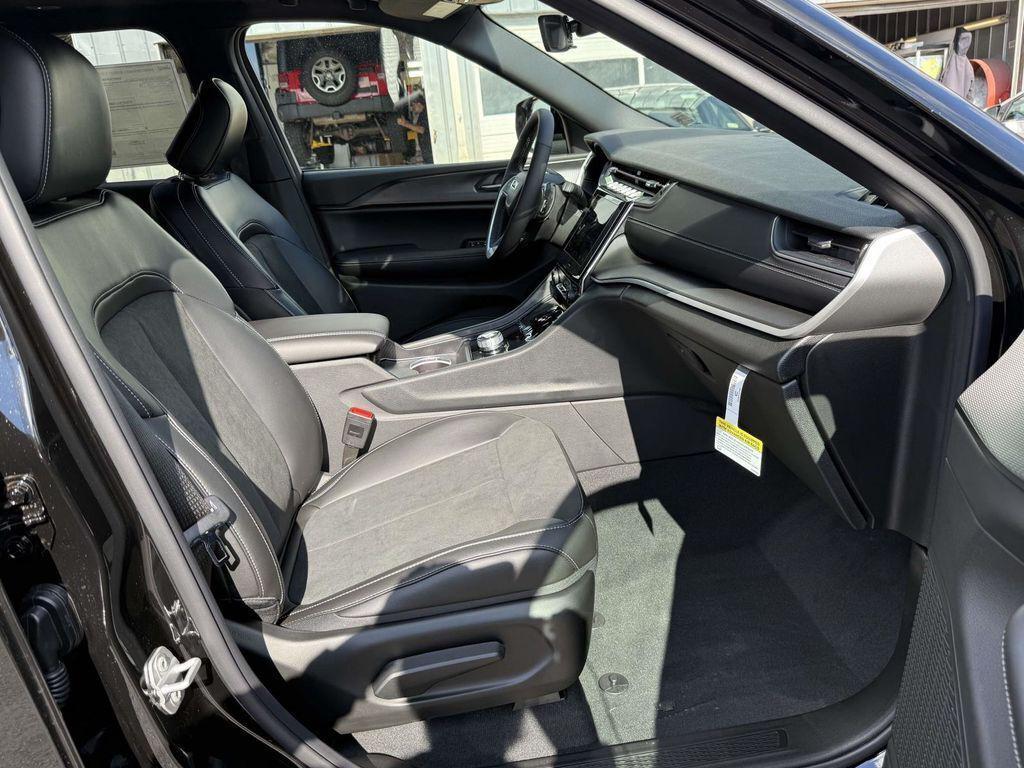 new 2025 Jeep Grand Cherokee L car, priced at $38,415