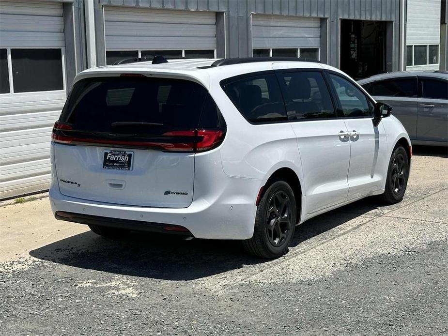 new 2024 Chrysler Pacifica Hybrid car, priced at $43,676