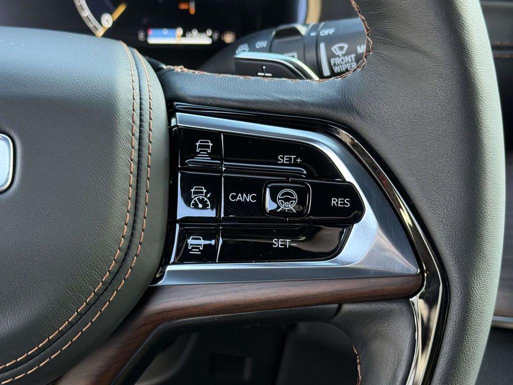 new 2025 Jeep Grand Cherokee car, priced at $53,770