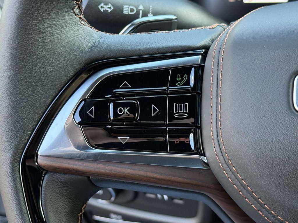 new 2025 Jeep Grand Cherokee car, priced at $53,770