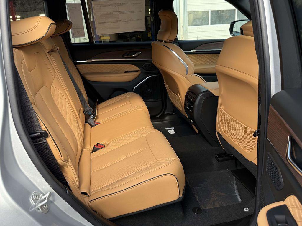 new 2025 Jeep Grand Cherokee car, priced at $53,770