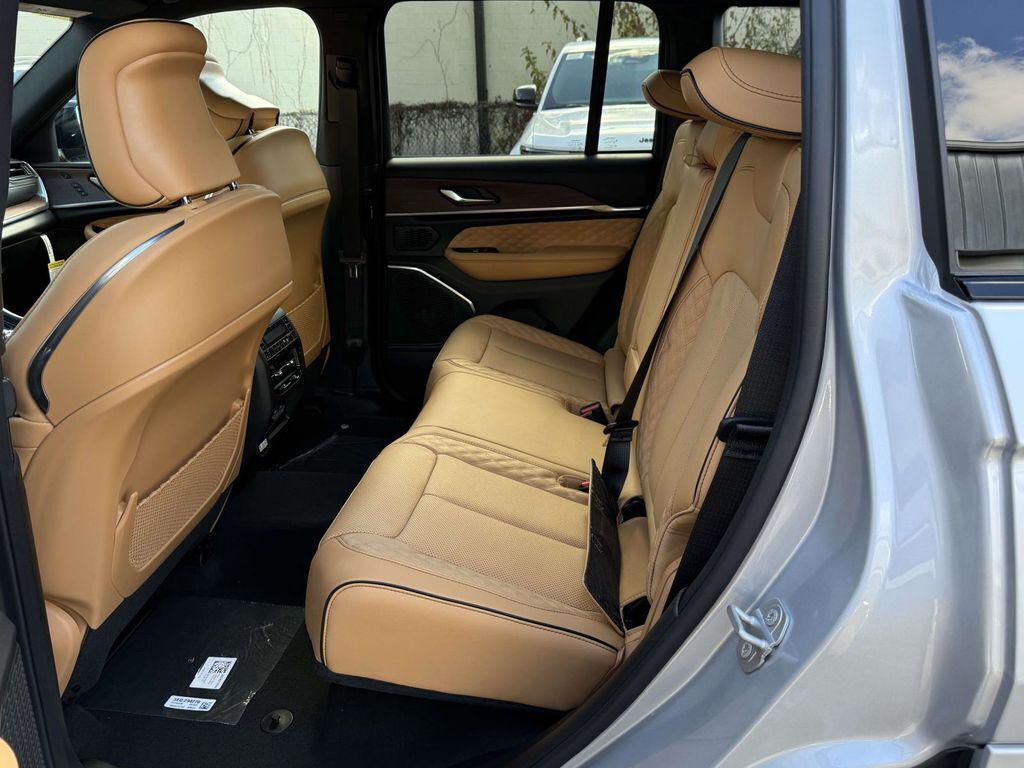 new 2025 Jeep Grand Cherokee car, priced at $53,770