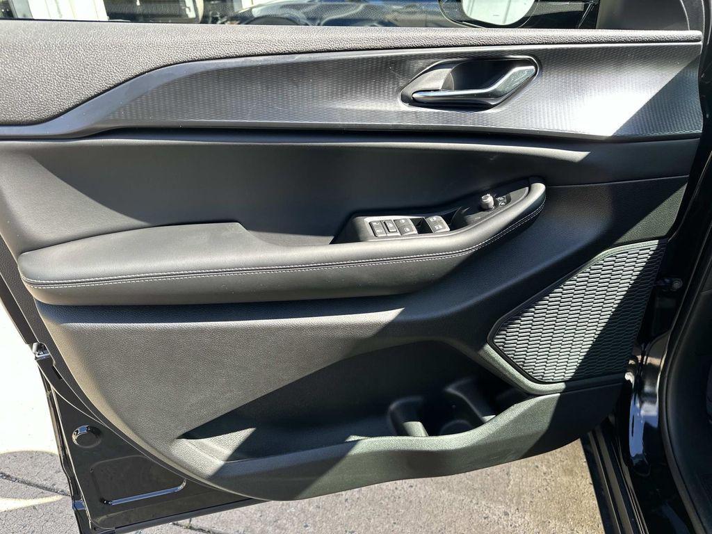 new 2025 Jeep Grand Cherokee L car, priced at $39,165