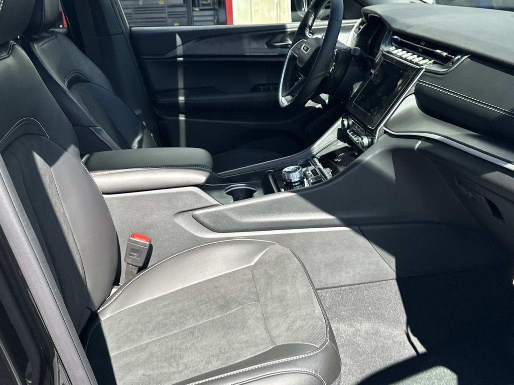new 2025 Jeep Grand Cherokee L car, priced at $39,165
