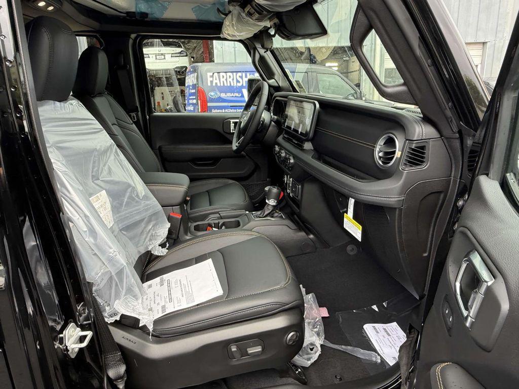 new 2025 Jeep Gladiator car, priced at $41,878