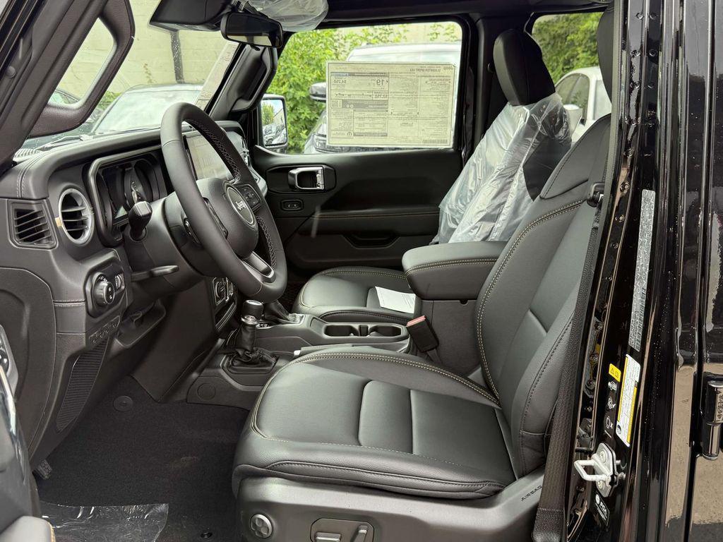 new 2025 Jeep Gladiator car, priced at $41,878