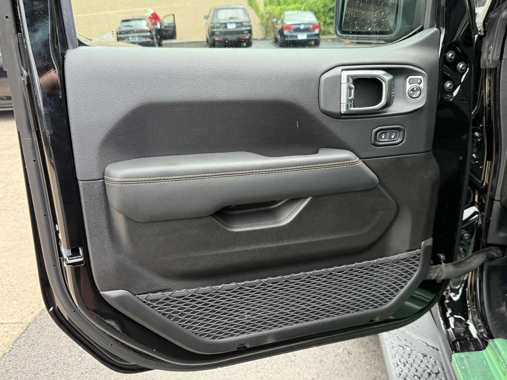 new 2025 Jeep Gladiator car, priced at $41,878