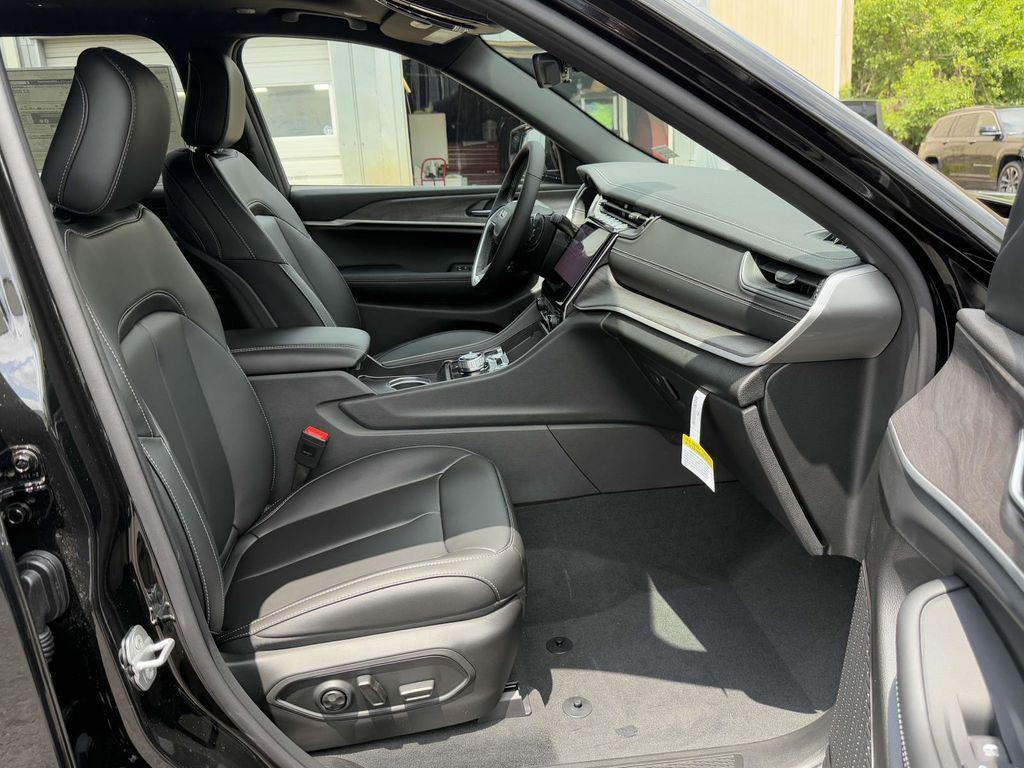 new 2025 Jeep Grand Cherokee L car, priced at $42,552