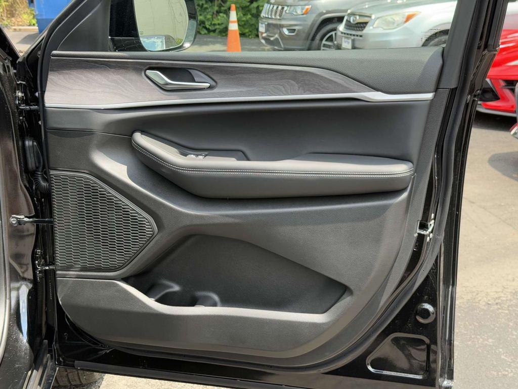 new 2025 Jeep Grand Cherokee L car, priced at $42,552