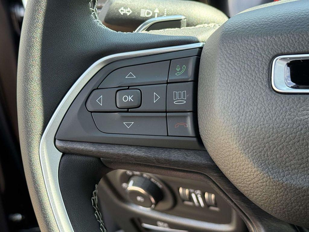 new 2025 Jeep Grand Cherokee car, priced at $40,877