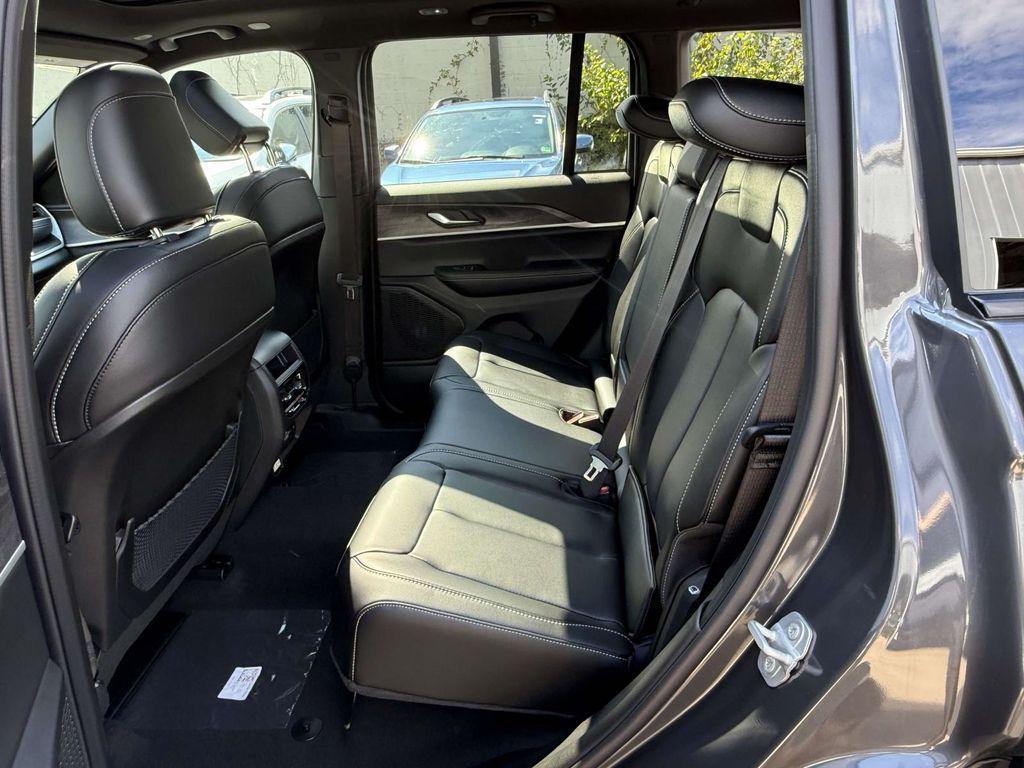 new 2025 Jeep Grand Cherokee car, priced at $40,877