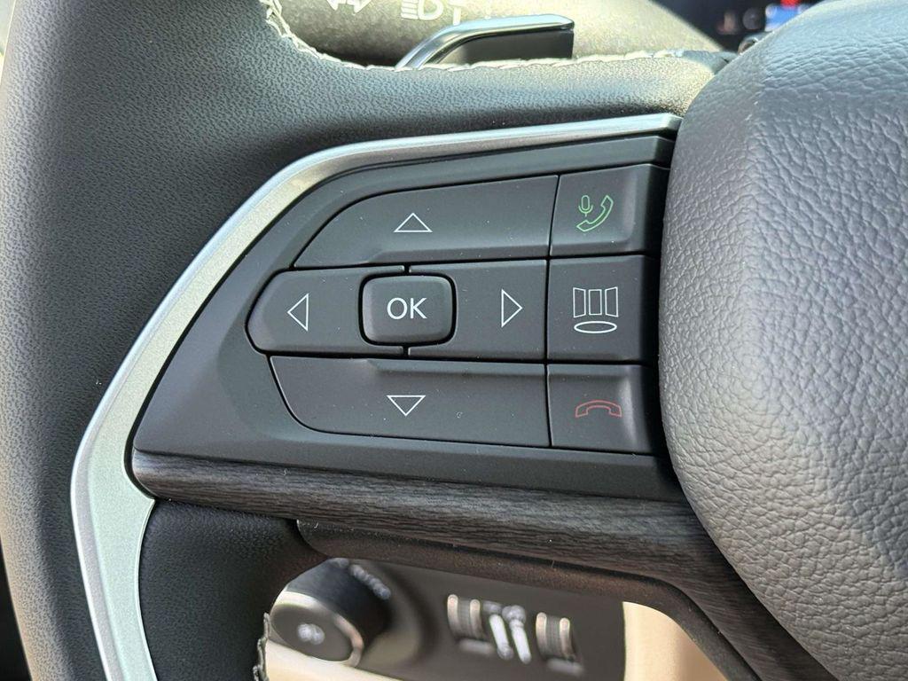 new 2025 Jeep Grand Cherokee L car, priced at $43,177