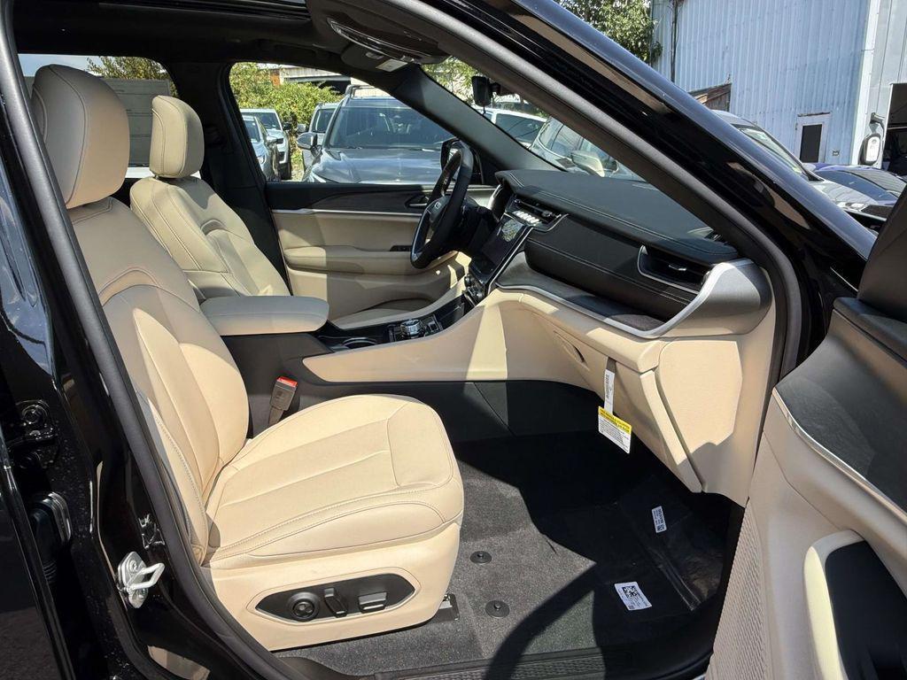 new 2025 Jeep Grand Cherokee L car, priced at $43,177