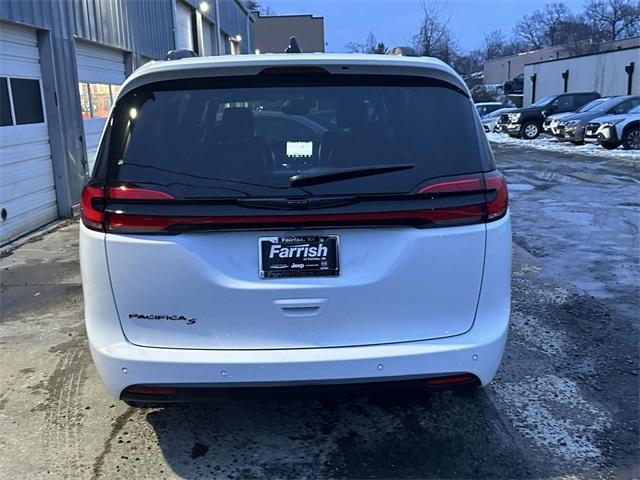 new 2024 Chrysler Pacifica car, priced at $41,921