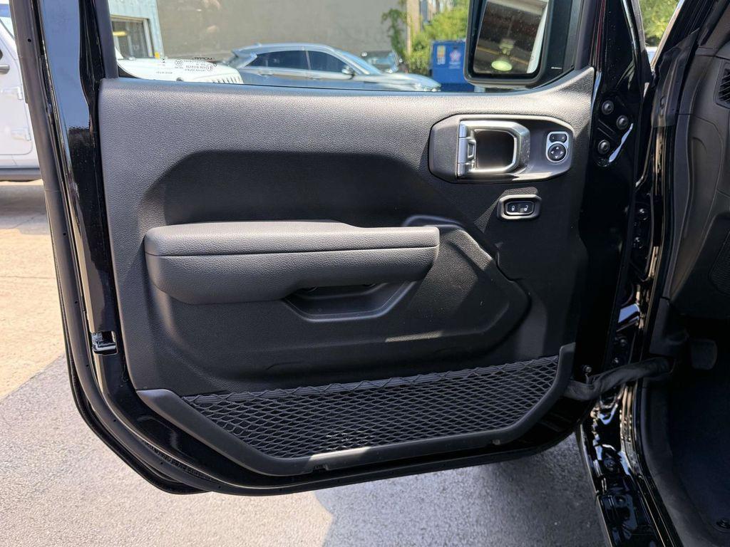 new 2025 Jeep Wrangler car, priced at $39,812
