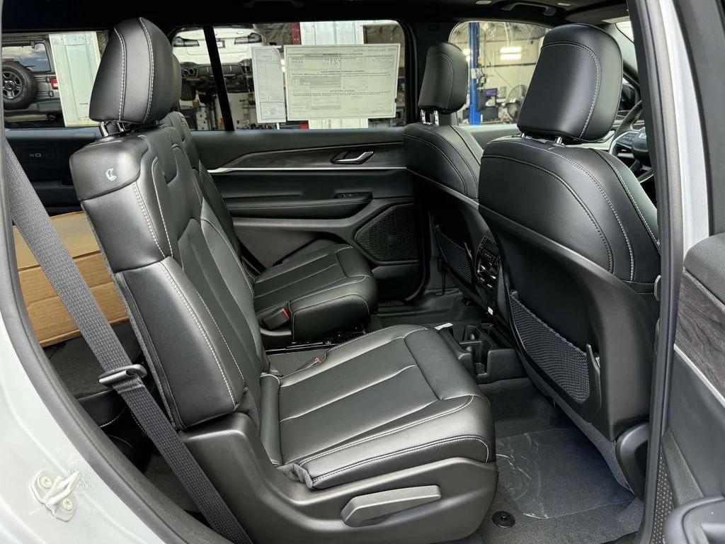 new 2025 Jeep Grand Cherokee L car, priced at $43,052