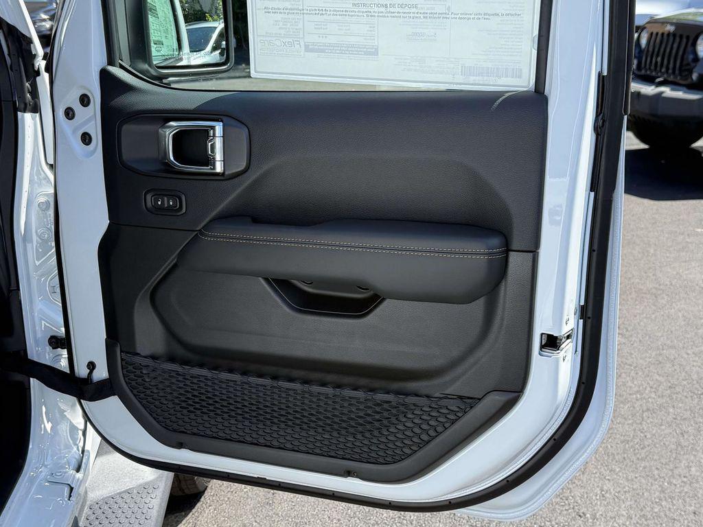 new 2025 Jeep Wrangler car, priced at $46,803