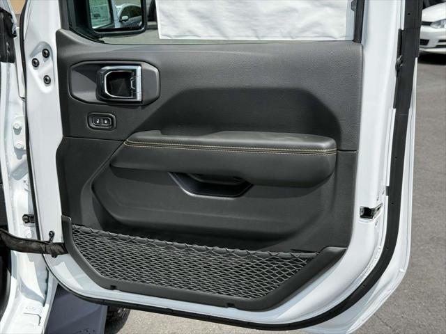 new 2025 Jeep Gladiator car, priced at $42,314