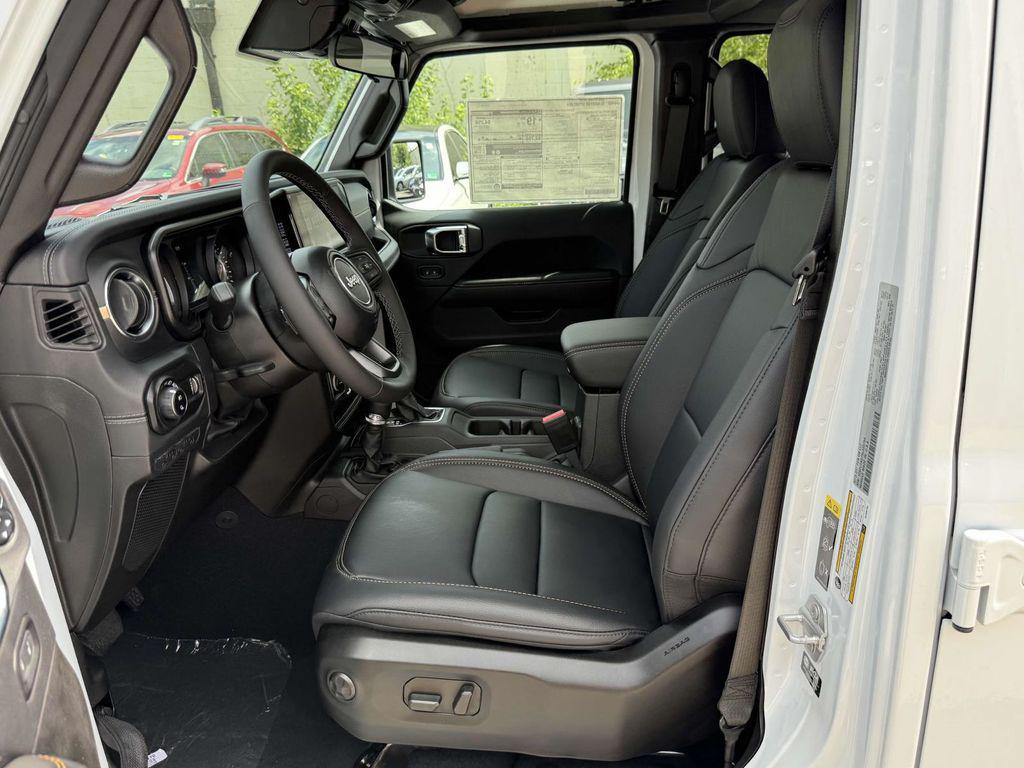 new 2025 Jeep Gladiator car, priced at $41,342