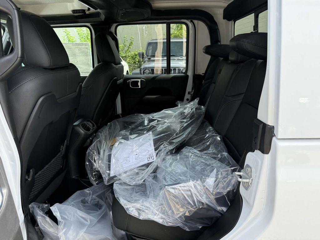 new 2025 Jeep Gladiator car, priced at $41,342