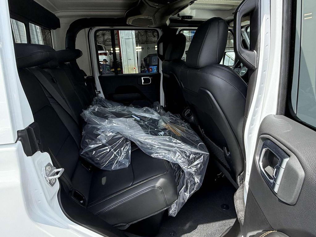 new 2025 Jeep Gladiator car, priced at $41,342