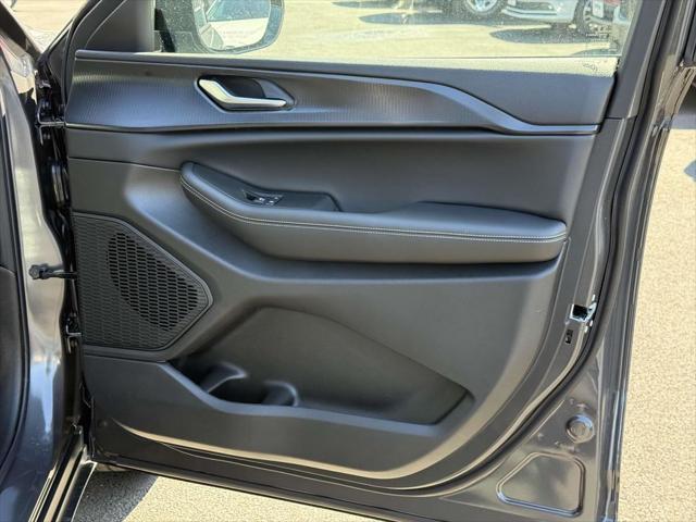 new 2025 Jeep Grand Cherokee car, priced at $37,880
