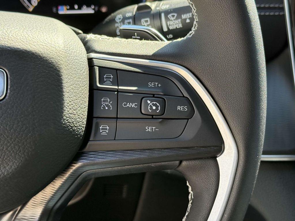 new 2025 Jeep Grand Cherokee car, priced at $37,880