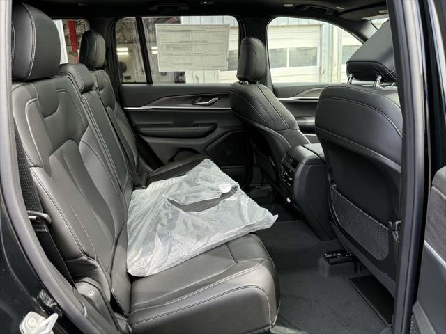 new 2025 Jeep Grand Cherokee car, priced at $41,502