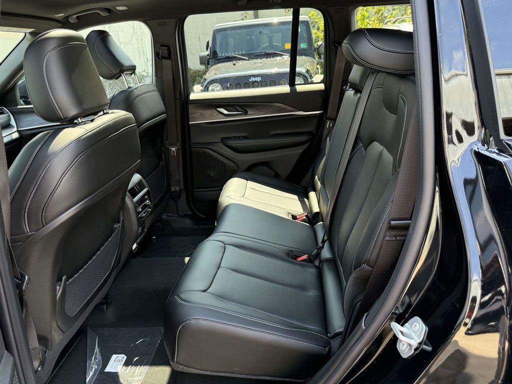 new 2025 Jeep Grand Cherokee car, priced at $41,752